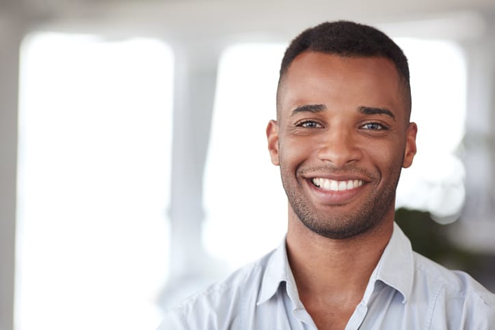 Portrait of a young office worker standing in an officehttp://195.154.178.81/DATA/i_collage/pu/shoots/805874.jpg | Smile makeover